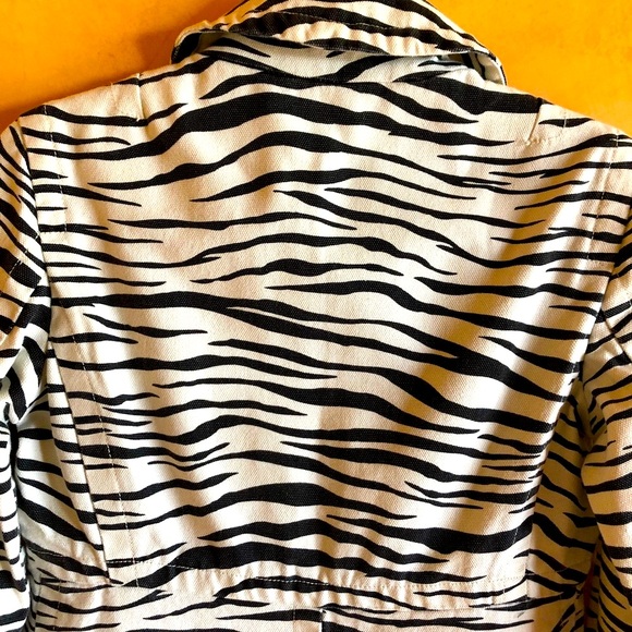 Marc Jacobs Cotton Canvas Zebra Striped Trench Coat. - Picture 7 of 8